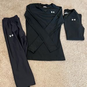 Under Armour Heat gear (2 long sleeves and 1 pair of cropped leggings)